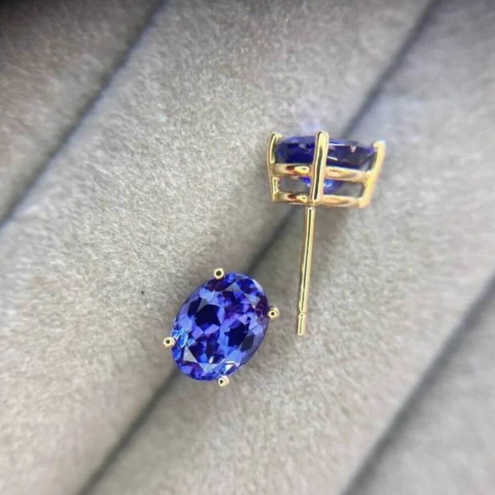 2.15 Ct Tanzanite Stud Earrings In Yellow Gold