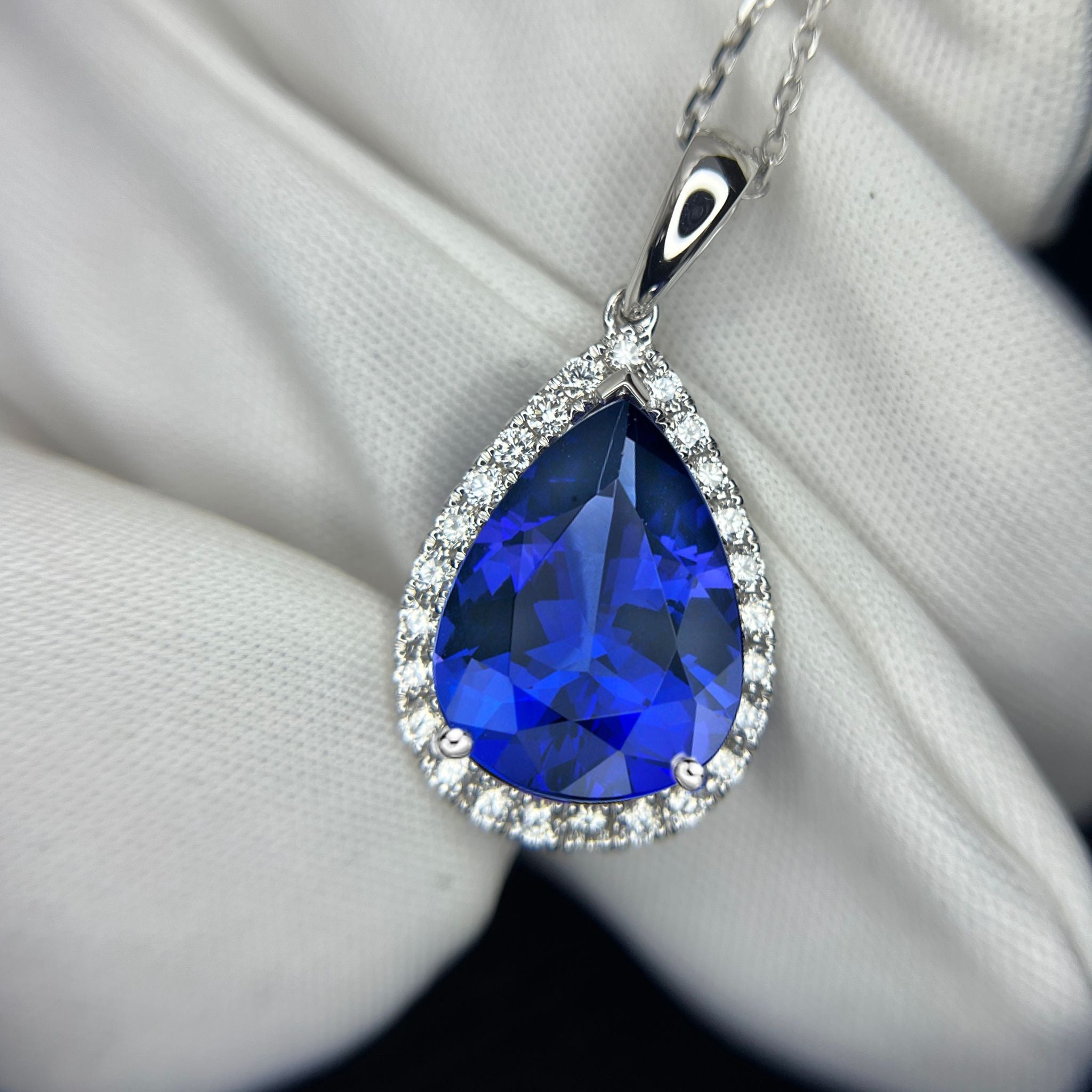 Pear Tanzanite Pendant 6 Carats