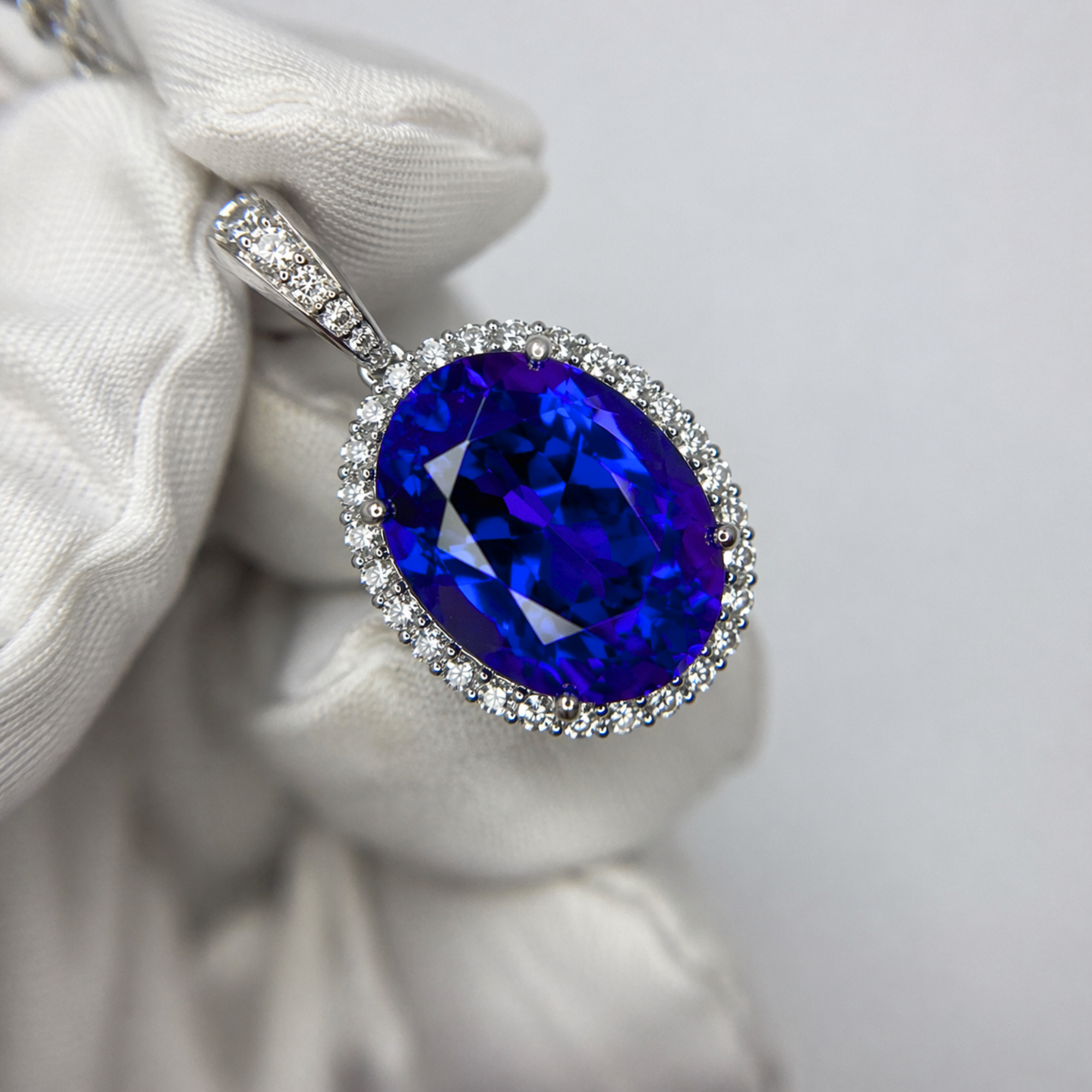 oval 15 carat tanzanite pendant