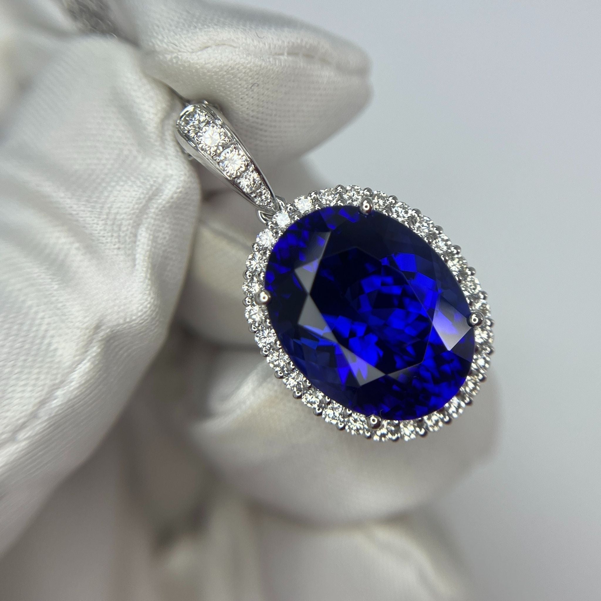 Magnificent 16 Carat Ct Oval Tanzanite Pendant With Diamond Halo