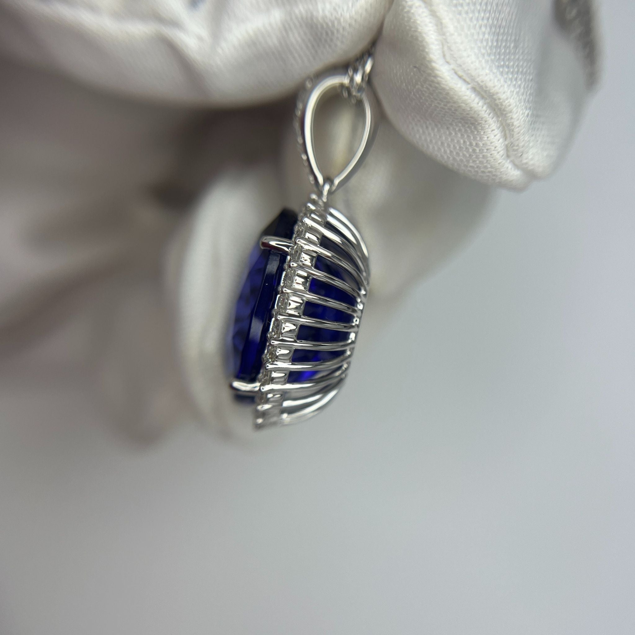 Magnificent 16 Carat Ct Oval Tanzanite Pendant With Diamond Halo