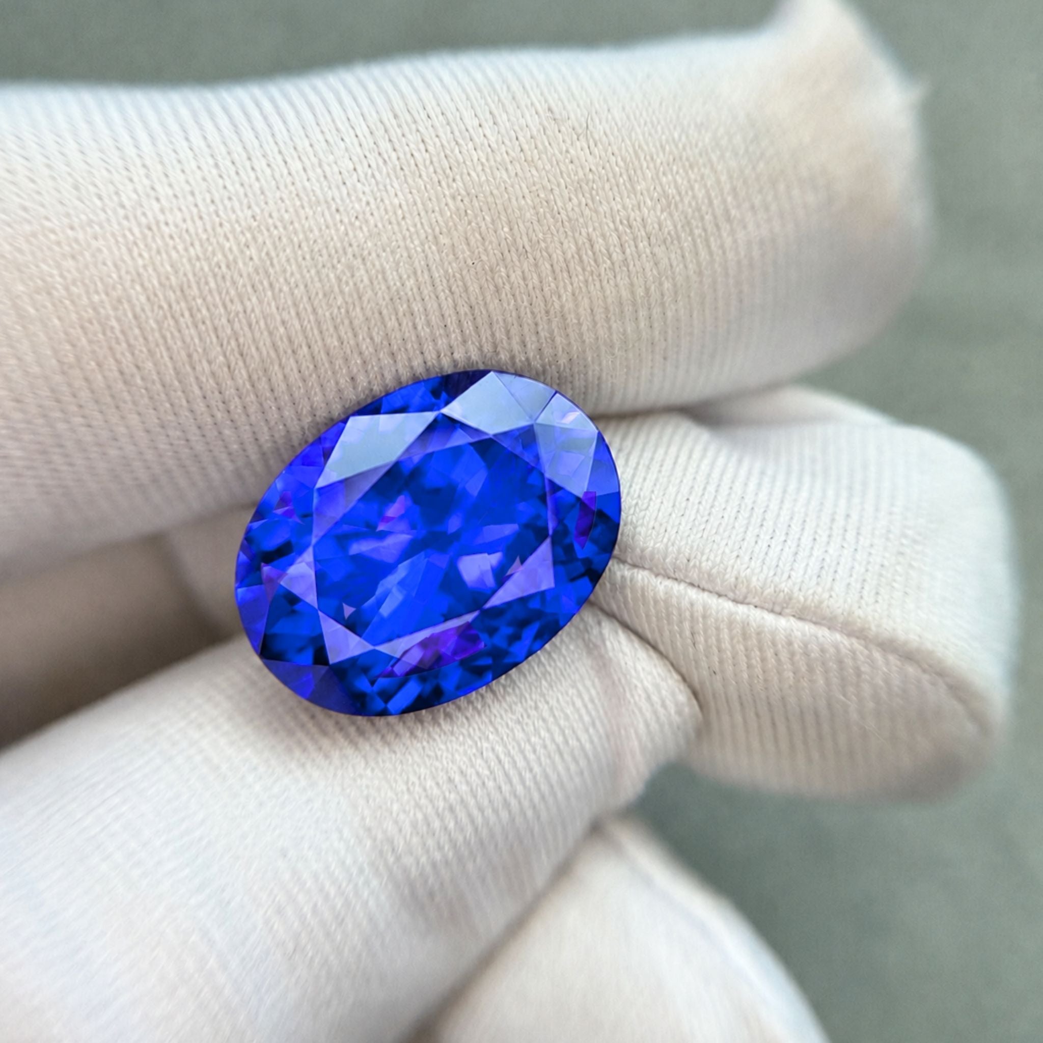 15.29 ct Oval Tanzanite Gemstone – GIA Certified