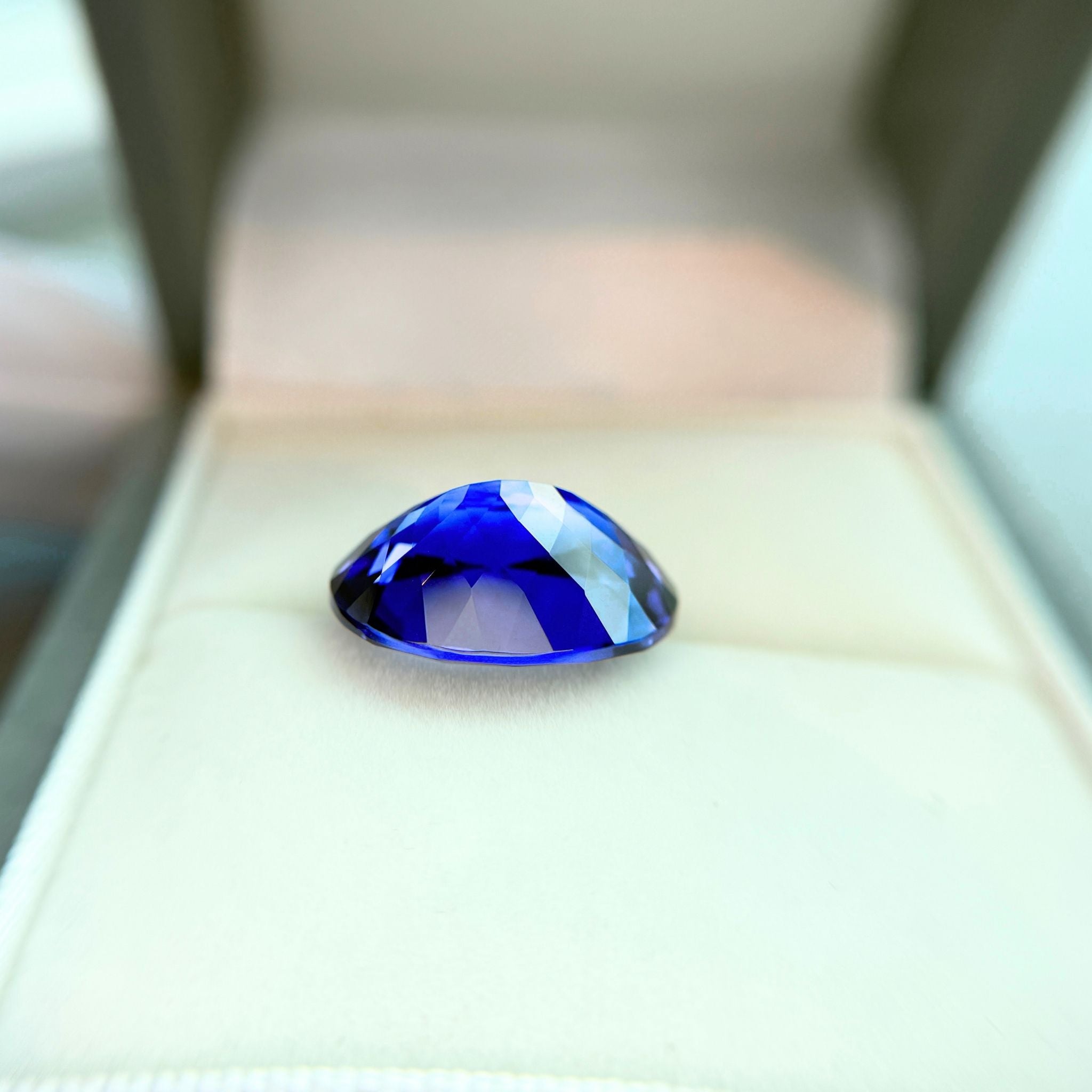15.29 ct Oval Tanzanite Gemstone – GIA Certified