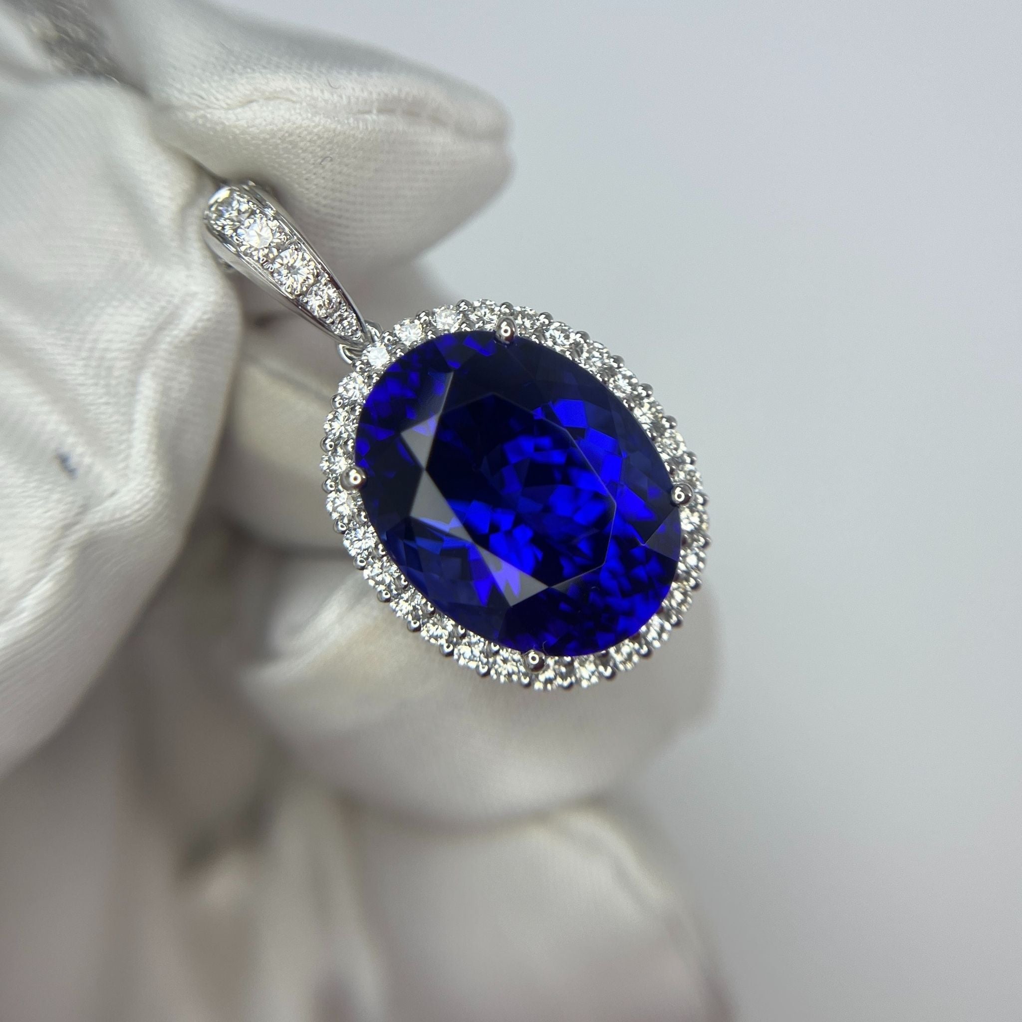 Magnificent 16 Carat Ct Oval Tanzanite Pendant With Diamond Halo