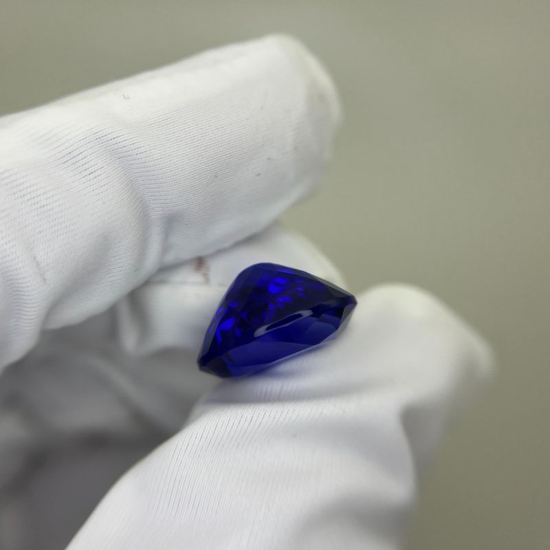 16.98 Carat Oval Tanzanite Gemstone Investment Grade  - Amazing !