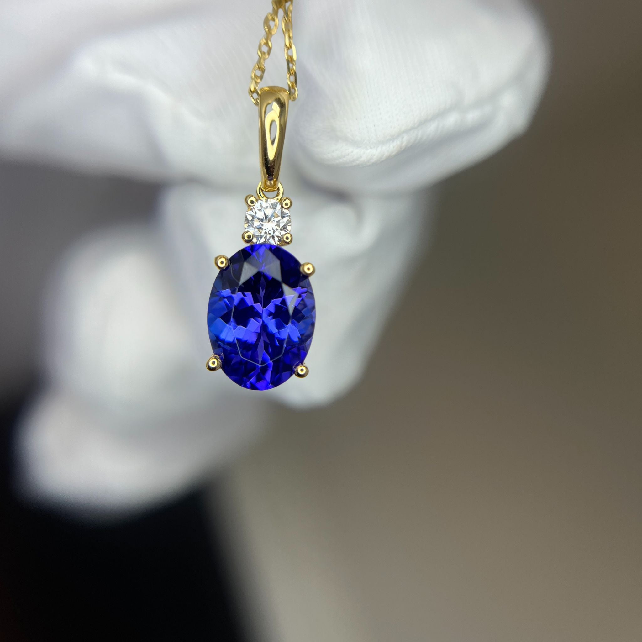 3.22 Ct Deep Blue Oval Tanzanite Necklace