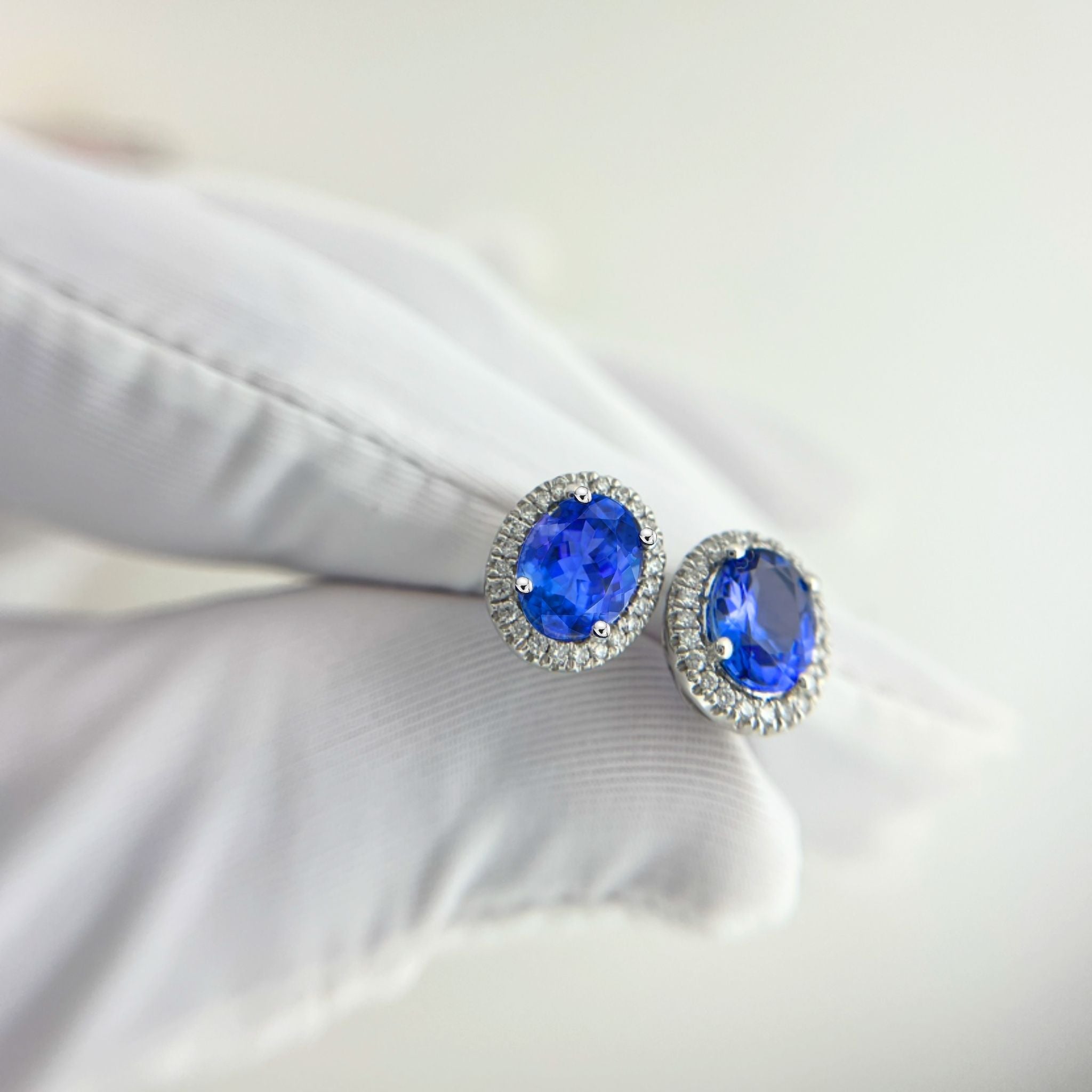 2.46 Ct Tanzanite & Diamond Earrings