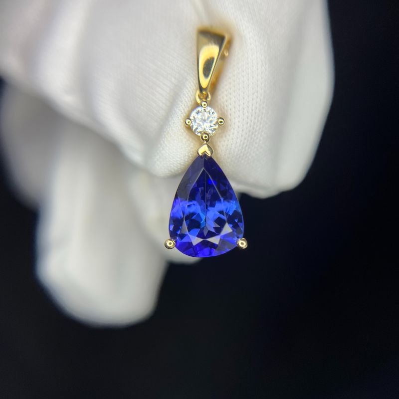 Classic Pear-Shaped Tanzanite & Diamond Necklace