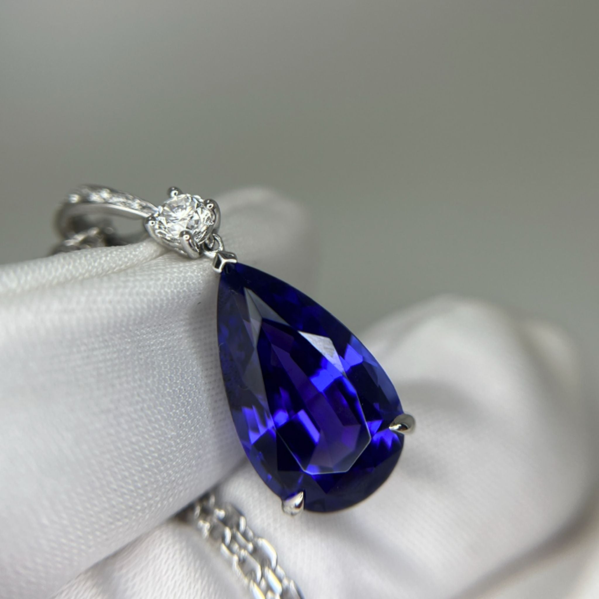 Magnificent 7.00 Ct Pear-Shaped Tanzanite Pendant