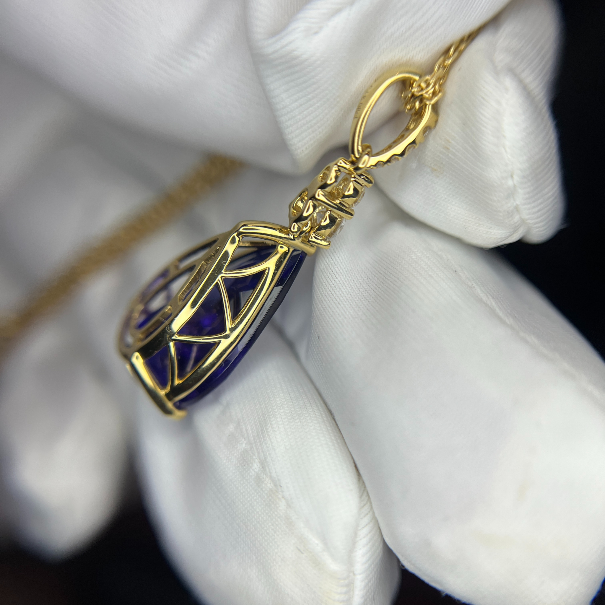 Exceptional Pear Shaped Tanzanite Pendant 8.00 Carats