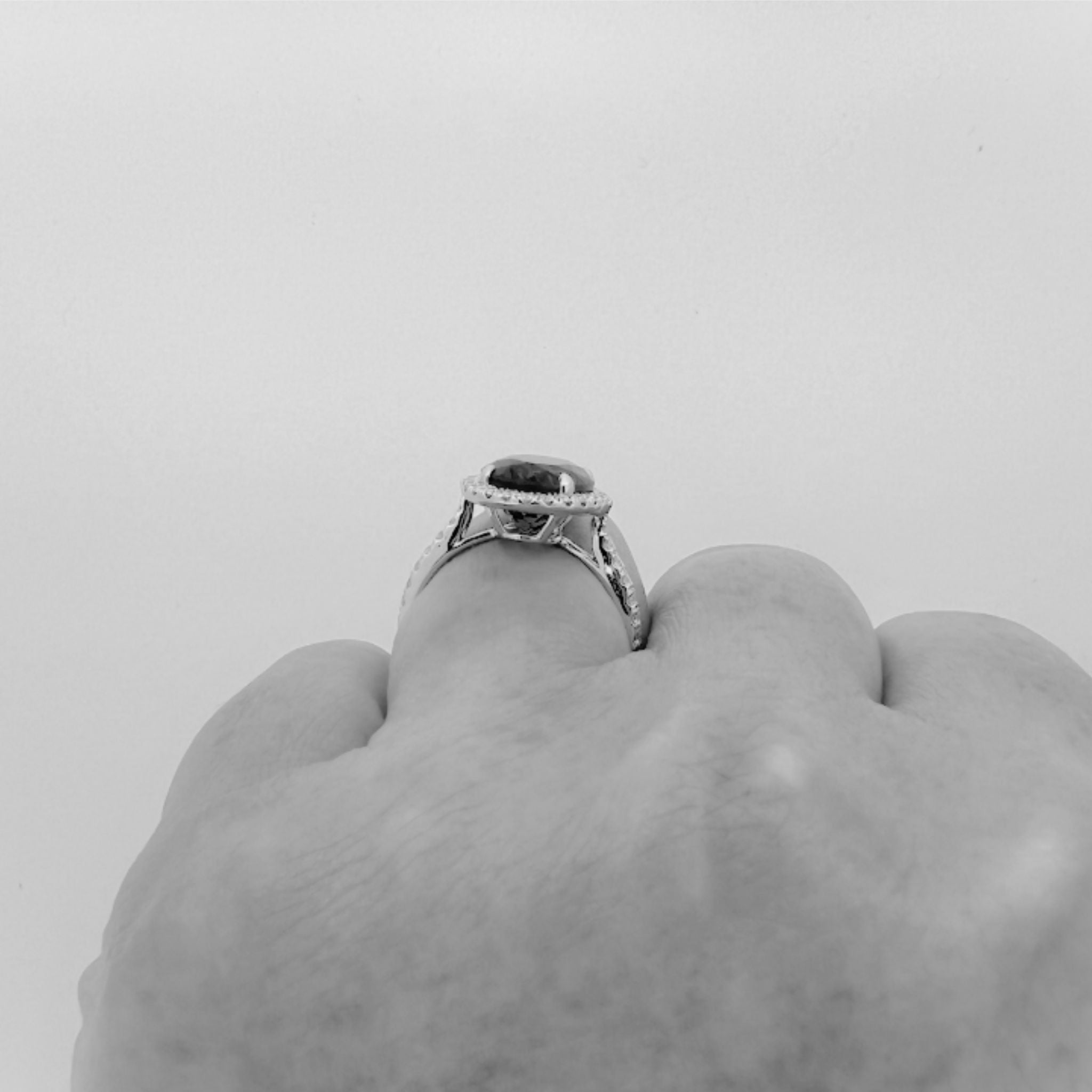 Exceptional Tanzanite 5.00 carat Oval Diamond Halo Ring