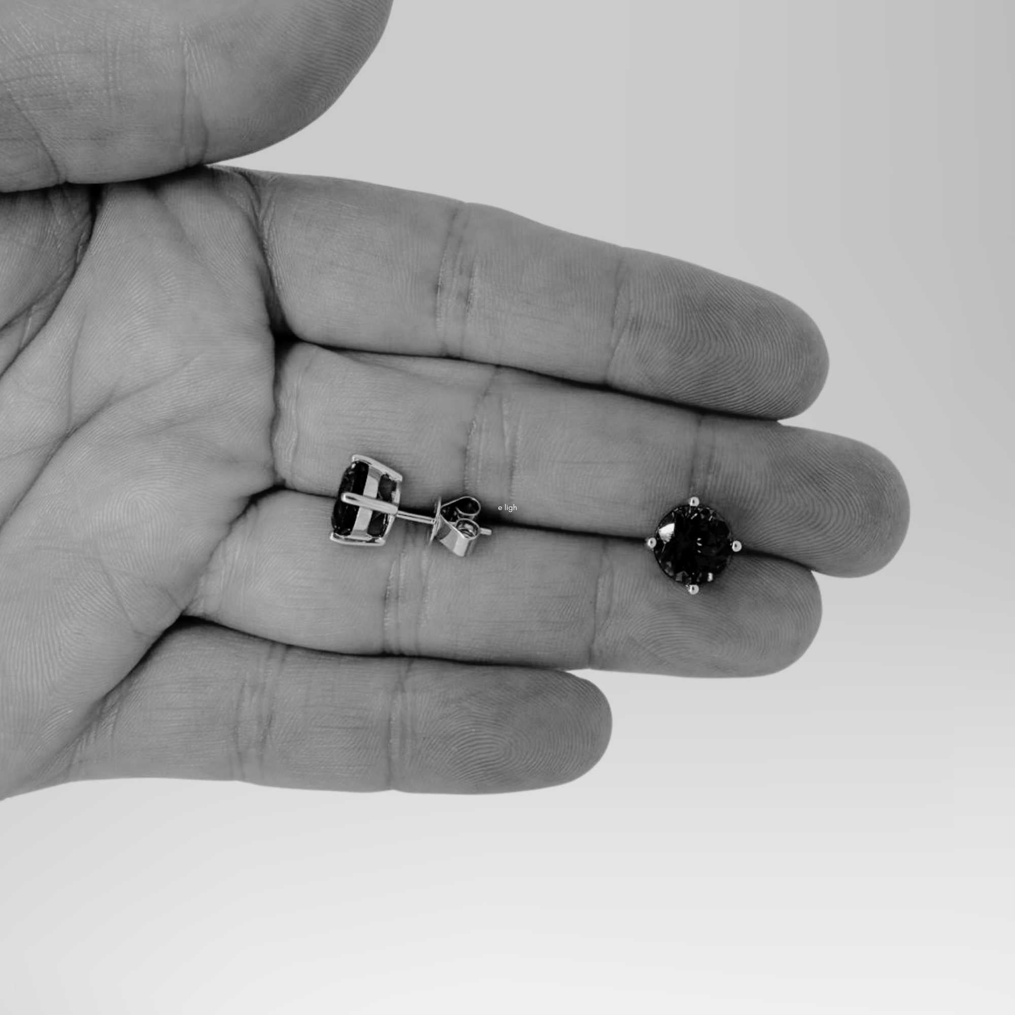 Exceptional 4.20 Carat Tanzanite Stud Earrings in 18K White Gold