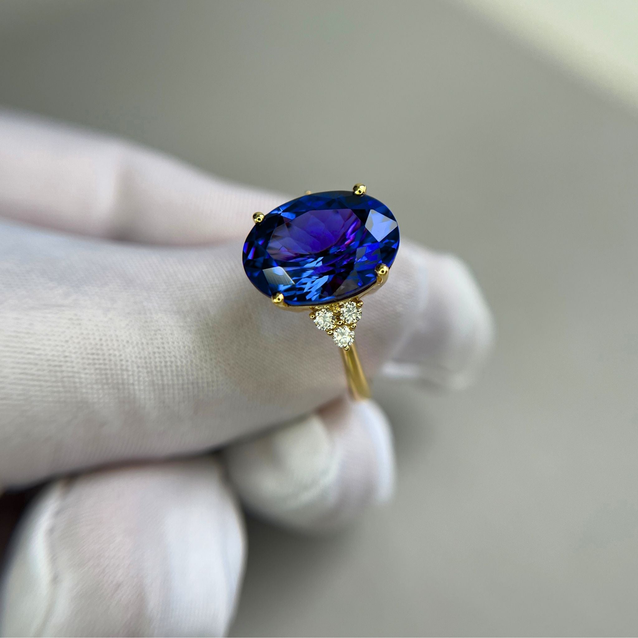 Exceptional Violet & Blue 7.22 Ct Oval Tanzanite Ring Yellow Gold