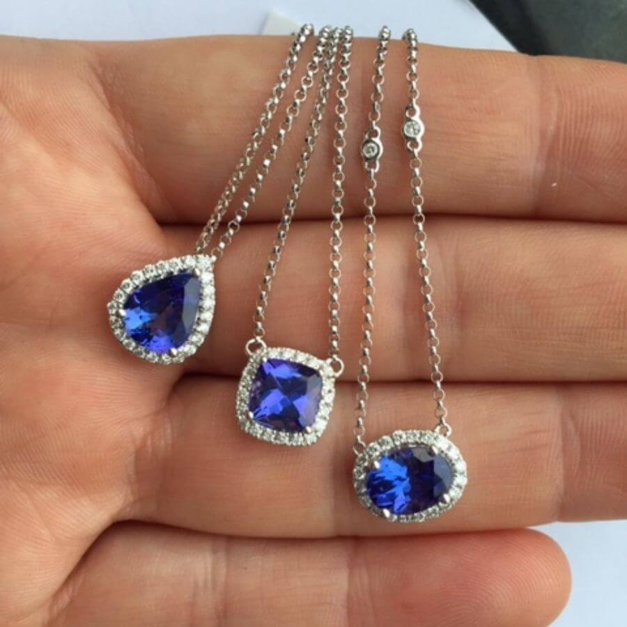 "East-West" Oval Tanzanite Pendant